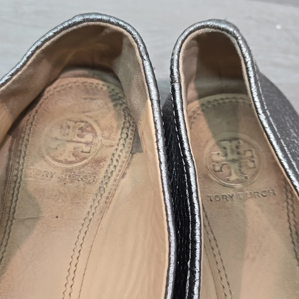 Tory Burch Womens Ruby Pewter silver Logo Flats Ballet shoes sz 9M